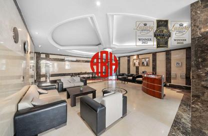 Apartment - 2 Bedrooms - 2 Bathrooms for rent in Al Sadd Road - Al Sadd - Doha