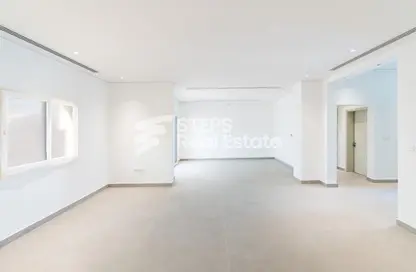 Compound - 3 Bedrooms - 2 Bathrooms for rent in Umm Al Seneem Street - Ain Khaled - Doha