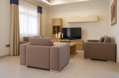 Villa - 3 Bedrooms - 4 Bathrooms for rent in Al Dana st - Muraikh - AlMuraikh - Doha