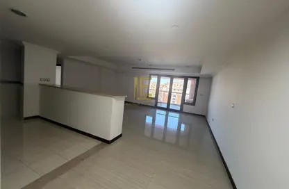 شقة - 2 غرف نوم - 3 حمامات للايجار في طريق بورتو الشرقي - بورتو أرابيا - جزيرة اللؤلؤة - الدوحة