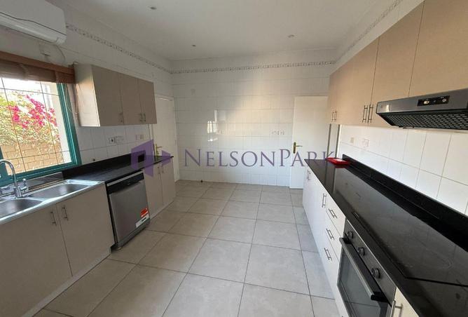 51718954 - Property Image 3