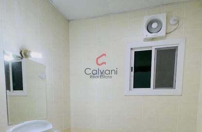 Apartment - 3 Bedrooms - 2 Bathrooms for rent in Ramada Commercial Building - Al Rawabi Street - Al Muntazah - Doha