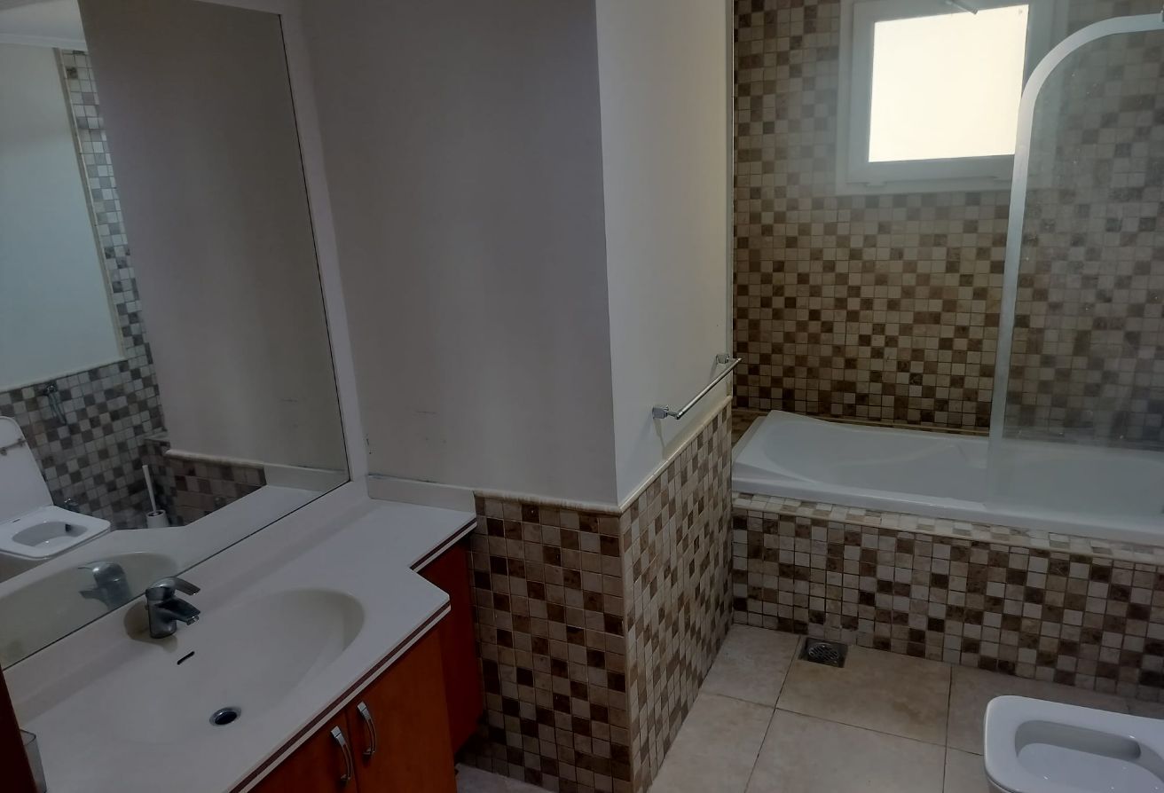 3 Bedroom Fully Furnished Side Marina View thumbnail 6