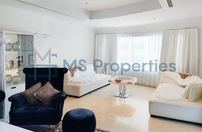 Apartment - 1 Bedroom - 2 Bathrooms for sale in East Porto Drive - Porto Arabia - The Pearl Island - Doha Apartment - 1 Bedroom - 2 Bathrooms for sale in East Porto Drive - Porto Arabia - The Pearl Island - Doha