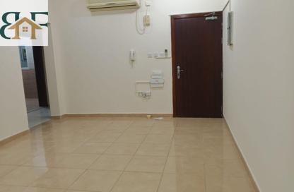 Apartment - 2 Bedrooms - 2 Bathrooms for rent in Bin Omran - Fereej Bin Omran - Doha