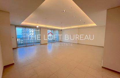 Apartment - 3 Bedrooms - 4 Bathrooms for sale in Tower 23 - Viva Bahriyah - The Pearl Island - Doha