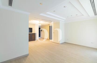 Apartment - 1 Bedroom - 2 Bathrooms for rent in West Porto Drive - Porto Arabia - The Pearl Island - Doha