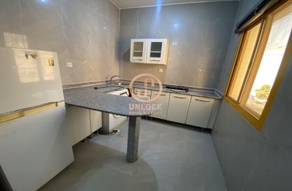 Apartment - 1 Bedroom - 1 Bathroom for rent in Umm Ghwailina Comm - Umm Ghuwalina - Umm Ghuwailina - Doha
