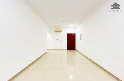 Apartment - 2 Bedrooms - 2 Bathrooms for rent in Muntazah 10 - Al Muntazah - Doha