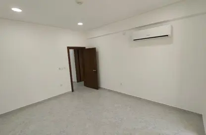 شقة - 2 غرف نوم - 2 حمامات للايجار في منطقة الداون تاون - وسط المدينة - الخور