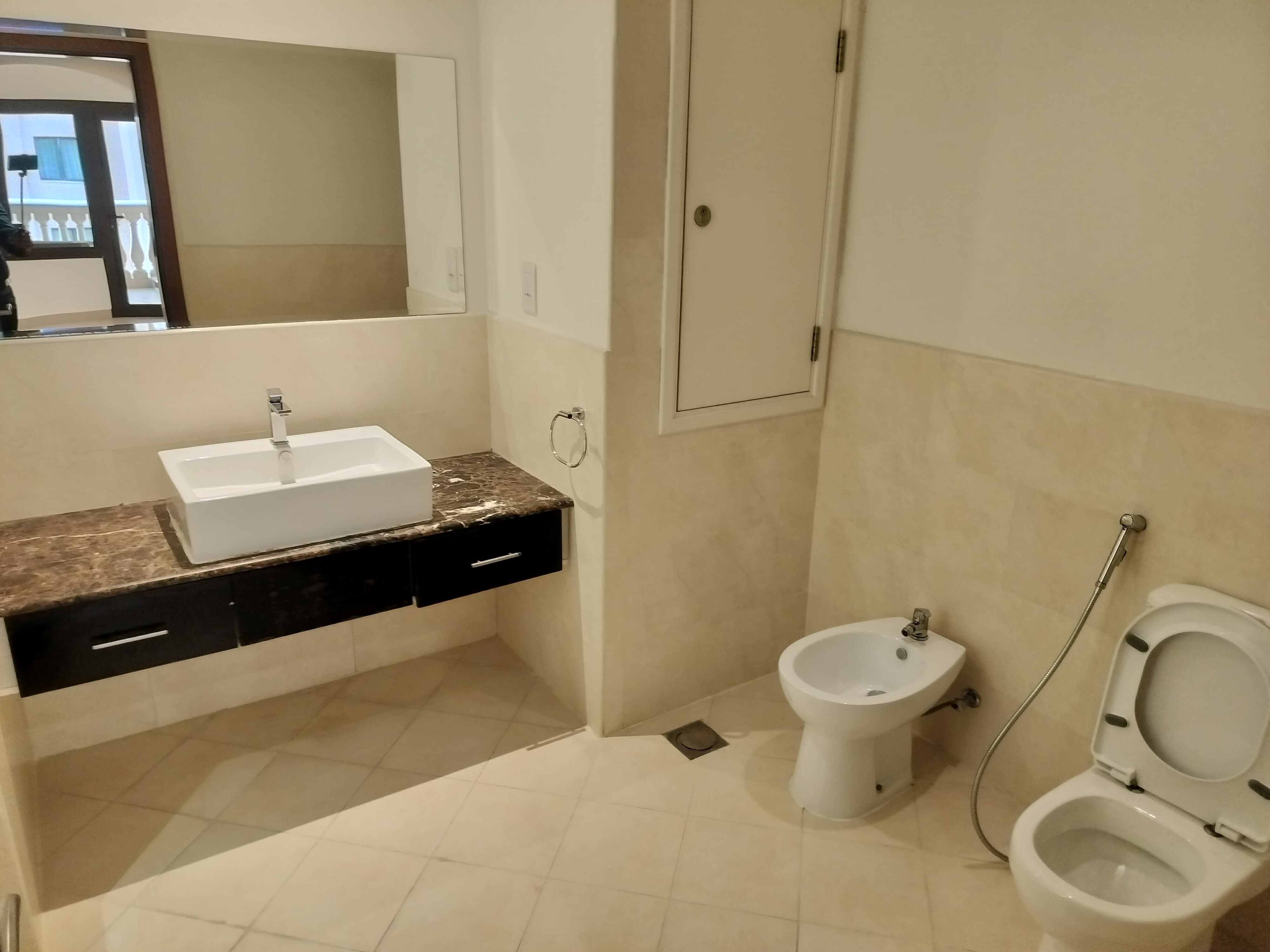 FREE ONE MONTH 1BEDROOM SEMI FURNISHED WITH MARINA thumbnail 3