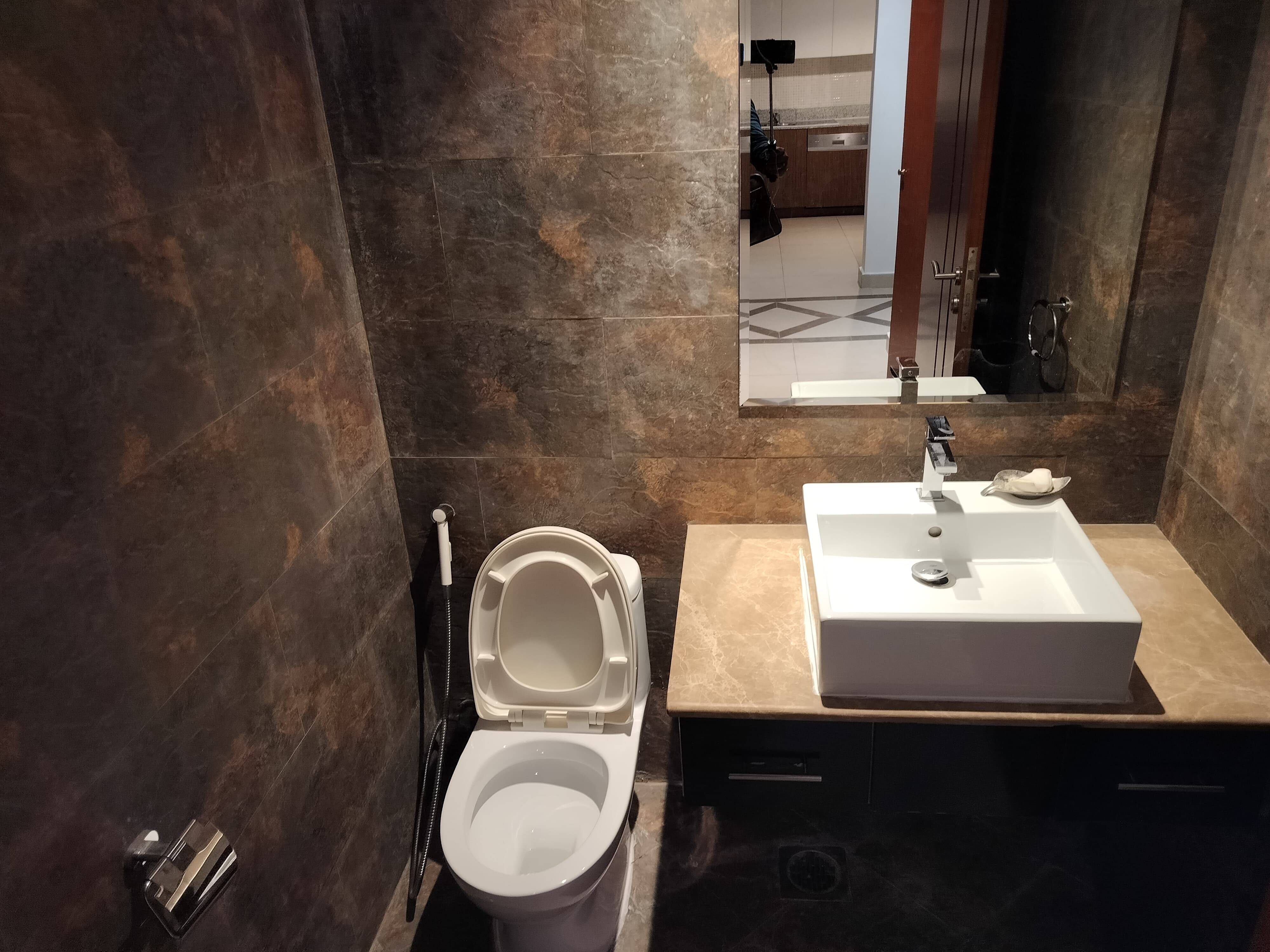 FREE ONE MONTH 1BEDROOM SEMI FURNISHED WITH MARINA thumbnail 6