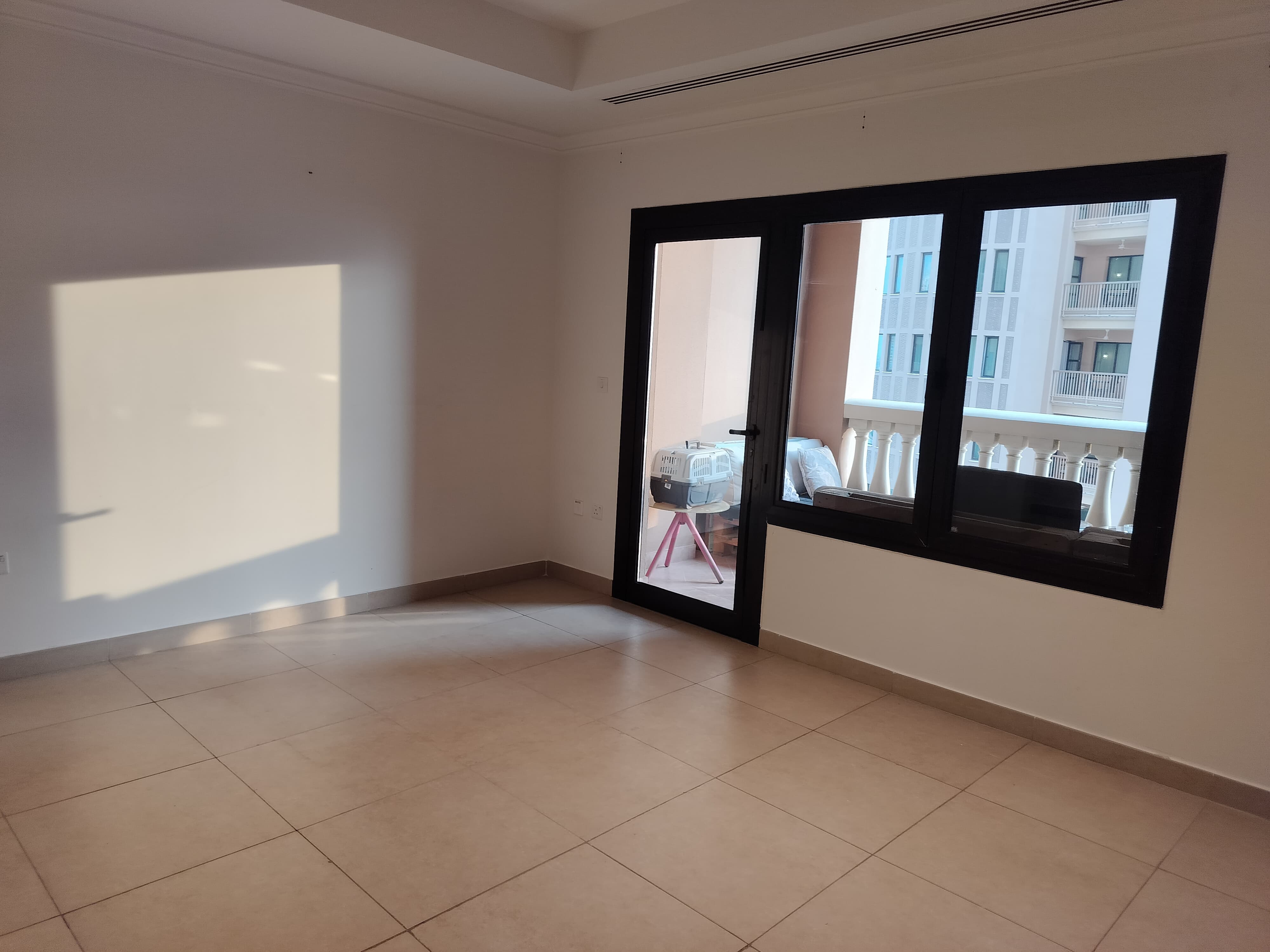 FREE ONE MONTH 1BEDROOM SEMI FURNISHED WITH MARINA thumbnail 5
