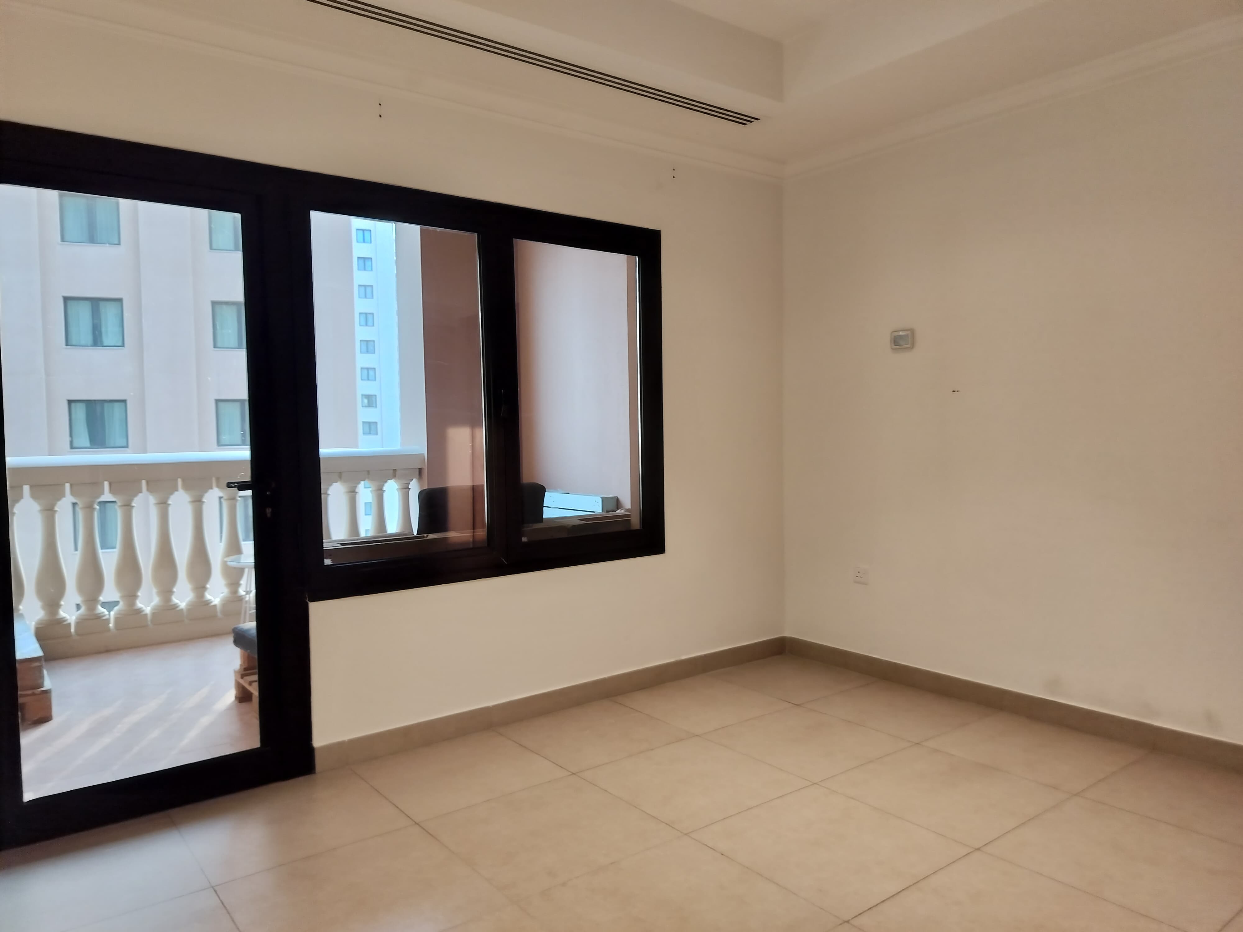 FREE ONE MONTH 1BEDROOM SEMI FURNISHED WITH MARINA thumbnail 7