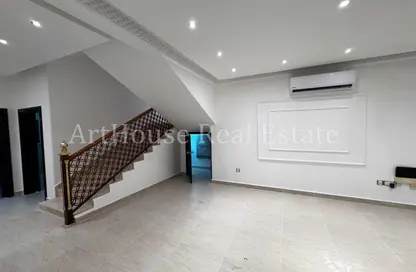 فيلا - 3 غرف نوم - 4 حمامات للايجار في الوعب - الوعب - الدوحة