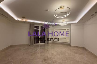 Apartment - 2 Bedrooms - 4 Bathrooms for rent in Floresta Gardens - Floresta Gardens - The Pearl Island - Doha