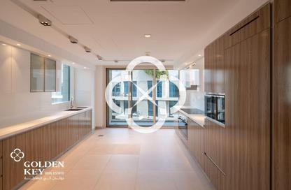 Penthouse - 4 Bedrooms - 5 Bathrooms for rent in Crystal Residence - Gewan Island - The Pearl Island - Doha