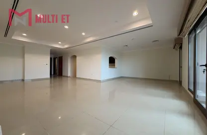 Apartment - 2 Bedrooms - 3 Bathrooms for rent in East Porto Drive - Porto Arabia - The Pearl Island - Doha