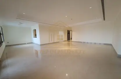 Apartment - 2 Bedrooms - 3 Bathrooms for rent in West Porto Drive - Porto Arabia - The Pearl Island - Doha