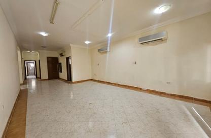Villa - 3 Bedrooms - 3 Bathrooms for rent in Wadi Al Shaheeniya Street - Ain Khaled - Doha