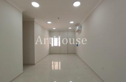 Apartment - 2 Bedrooms - 2 Bathrooms for rent in Al Nasr Street - Al Nasr - Doha