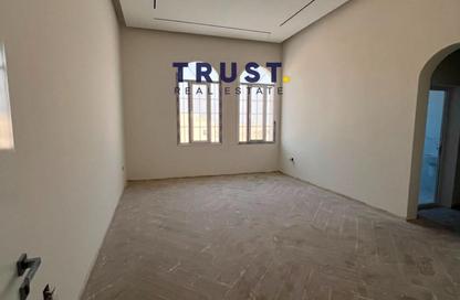 Villa - 6 - 7+ for sale in Al Kheesa - Al Kheesa - Umm Salal Mohammed