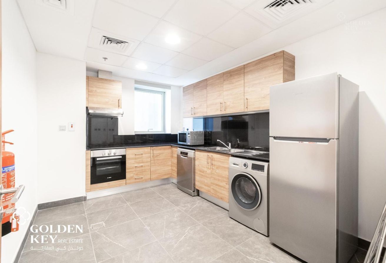 Stunning 1BHK w/ Balcony and Sea View | West Bay