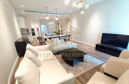 Apartment - 2 Bedrooms - 3 Bathrooms for rent in Floresta Gardens - Floresta Gardens - The Pearl Island - Doha