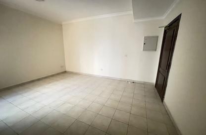 Apartment - 2 Bedrooms - 1 Bathroom for rent in Anas Street - Fereej Bin Mahmoud North - Fereej Bin Mahmoud - Doha