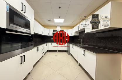 Apartment - 2 Bedrooms - 3 Bathrooms for rent in West Bay Tower - West Bay - West Bay - Doha