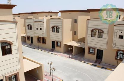 Villa - 5 Bedrooms - 4 Bathrooms for rent in Al Kheesa - Al Kheesa - Umm Salal Mohammed
