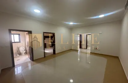 شقة - 2 غرف نوم - 2 حمامات للايجار في شارع الهناء - الغرافة - الدوحة