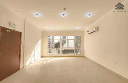 شقة - 2 غرف نوم - 3 حمامات للايجار في شارع سالاجا - دوحة الجديد - الدوحة