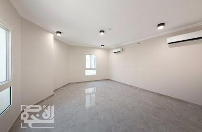 Apartment - 3 Bedrooms - 4 Bathrooms for rent in Musheireb - Musheireb - Doha