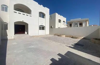 Villa - 5 Bedrooms - 5 Bathrooms for rent in Mamoura 18 - Al Maamoura - Doha