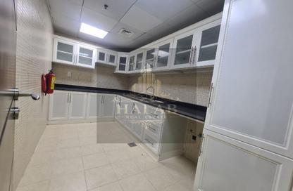 Apartment - 2 Bedrooms - 2 Bathrooms for rent in Al Salam Tower - Corniche Road - Corniche Road - Doha