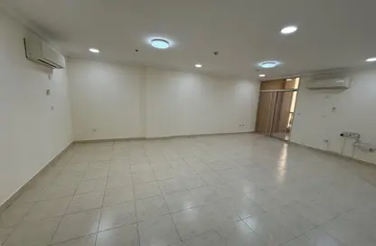 Apartment - 2 Bedrooms - 3 Bathrooms for rent in Al Nasr Street - Al Nasr - Doha