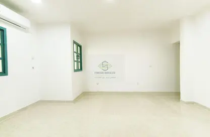 Apartment - 2 Bedrooms - 2 Bathrooms for rent in Umm Ghwailina Comm - Umm Ghuwalina - Umm Ghuwailina - Doha