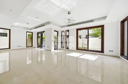 فيلا - 4 غرف نوم - 5 حمامات للايجار في حدائق جاردينو - فيلات جاردينو - جزيرة اللؤلؤة - الدوحة