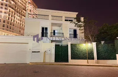 Villa - 6 Bedrooms - 7 Bathrooms for rent in Floresta Gardens - Floresta Gardens - The Pearl Island - Doha