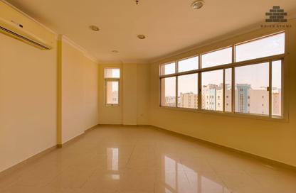 Apartment - 3 Bedrooms - 3 Bathrooms for rent in Al Mansoura - Al Mansoura - Doha