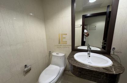 Apartment - 1 Bedroom - 2 Bathrooms for rent in West Porto Drive - Porto Arabia - The Pearl Island - Doha