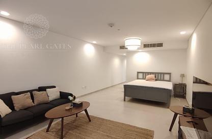 Apartment - Studio - 1 Bathroom for rent in Viva West - Viva Bahriyah - The Pearl Island - Doha