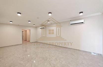 Apartment - 2 Bedrooms - 3 Bathrooms for rent in Musheireb Apartments - Musheireb - Doha