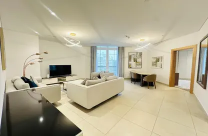 Apartment - 2 Bedrooms - 4 Bathrooms for rent in Floresta Gardens - Floresta Gardens - The Pearl Island - Doha