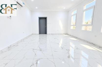 Apartment - 3 - 2 for rent in Umm Ghwailina Comm - Umm Ghuwalina - Umm Ghuwailina - Doha