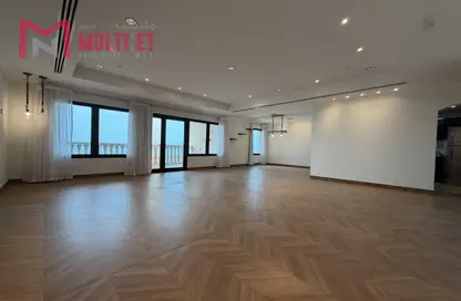 شقة - 2 غرف نوم - 3 حمامات للايجار في طريق بورتو الشرقي - بورتو أرابيا - جزيرة اللؤلؤة - الدوحة