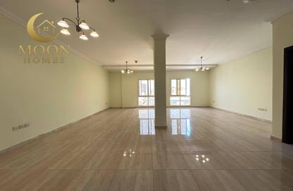 Apartment - 2 Bedrooms - 3 Bathrooms for rent in Umm Ghuwalina - Umm Ghuwailina - Doha