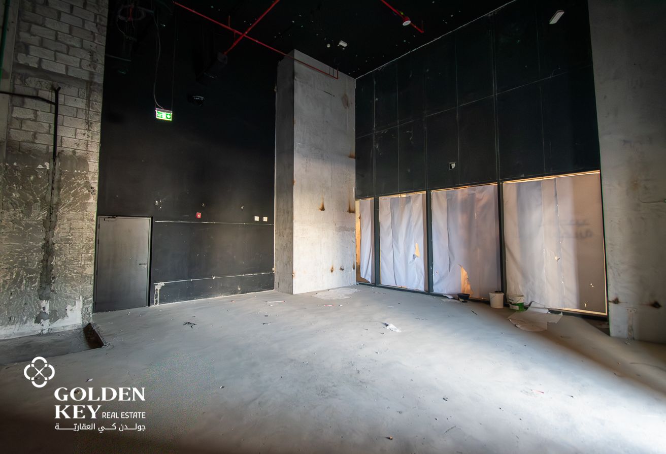 Excellent Visibility Shop  – Prime Spot In Lusail