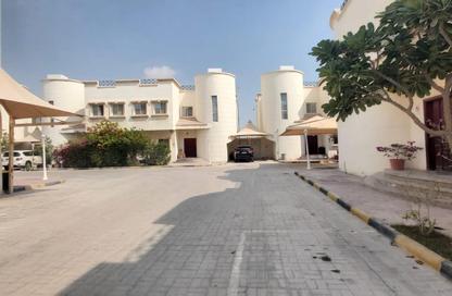 فيلا - 3 غرف نوم - 4 حمامات للايجار في شارع زكريت - الخريطيات - أم صلال محمد